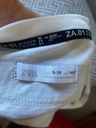 Camiseta Zara Blanca con Estampado 71