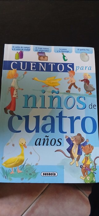 Libro con varios cuentos para niños de 4 años