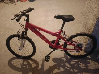 Bicicleta infantil roja