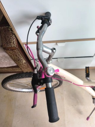 Bicicleta Btwin niña rosa y crema