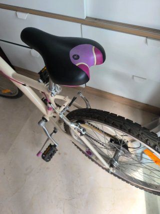 Bicicleta Btwin niña rosa y crema