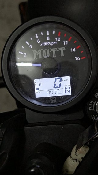 Moto Clásica Moderna Negra