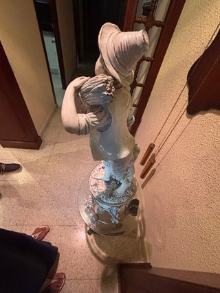 Figura porcelana niño con perro y sombrero