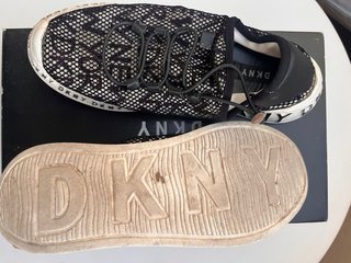 Zapatillas DKNY Malla Negra y Blanca