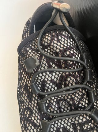 Zapatillas DKNY Malla Negra y Blanca