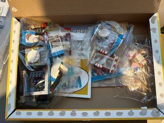 LEGO Creator 31077 Modular Sweet Surprises