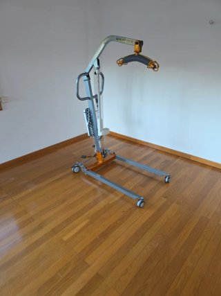 Grúa eléctrica Sunlift 150 E con arnés, en muy bue