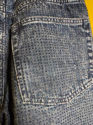 Pantalón vaquero con brillos