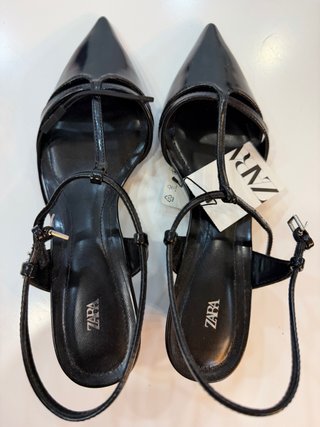 Sandalias Zara Negras T-Strap Punta Fina