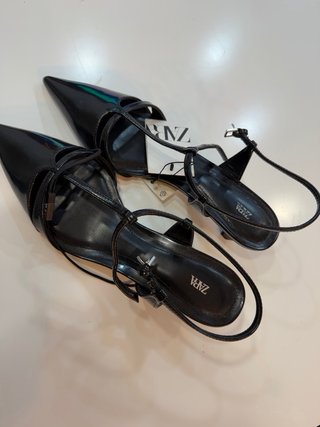 Sandalias Zara Negras T-Strap Punta Fina