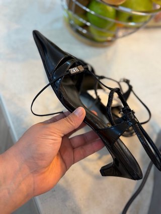 Sandalias Zara Negras T-Strap Punta Fina