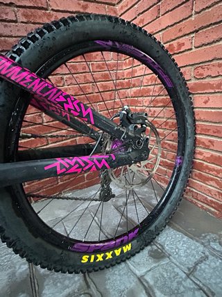 Commencal V3 Supreme Park Edition