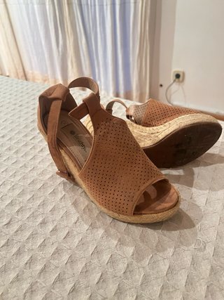 Sandalias cuña marrón Talla 36