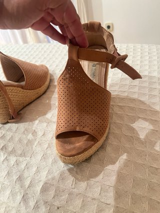 Sandalias cuña marrón Talla 36