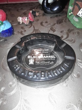 Cenicero Black Barrel Negro