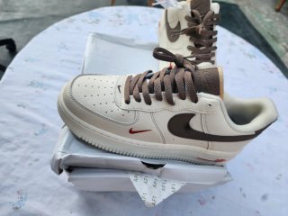 Nike Air Force 1 Blancas y Marrones