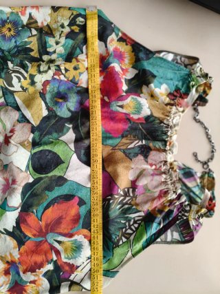 Vestido Penny Black floral cadena
