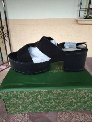 Sandalia Just Me Plataforma Negra Talla 40