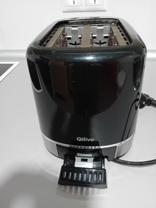 Tostador Negro con Base Metálica