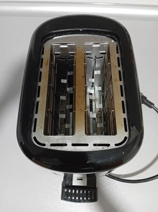 Tostador Negro con Base Metálica