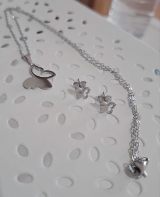 Conjunto collar y pendientes mariposa