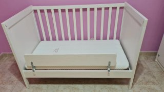 Cuna de bebé blanca