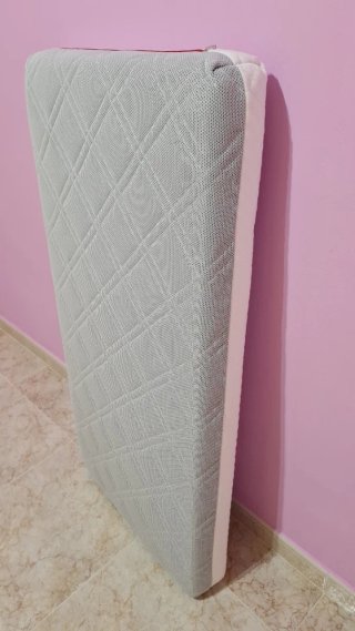 Cuna de bebé blanca