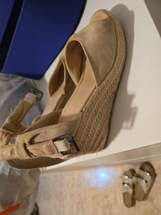 Sandalias cuña beige
