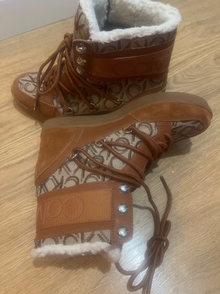 Botas Calvin Klein con cuña oculta