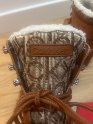 Botas Calvin Klein con cuña oculta