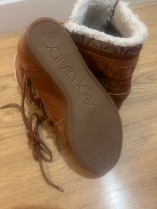 Botas Calvin Klein con cuña oculta