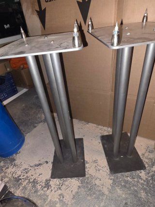 Soportes de suelo para altavoces
