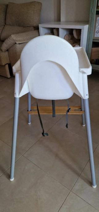 Trona IKEA con reposapiés
