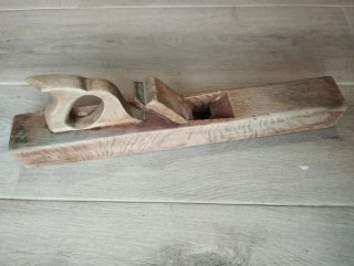 GARLOPA DE MADERA MUY ANTIGUA