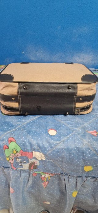 Maleta vintage Cortefiel beige y marrón