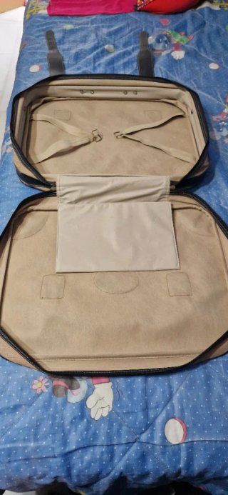 Maleta vintage Cortefiel beige y marrón
