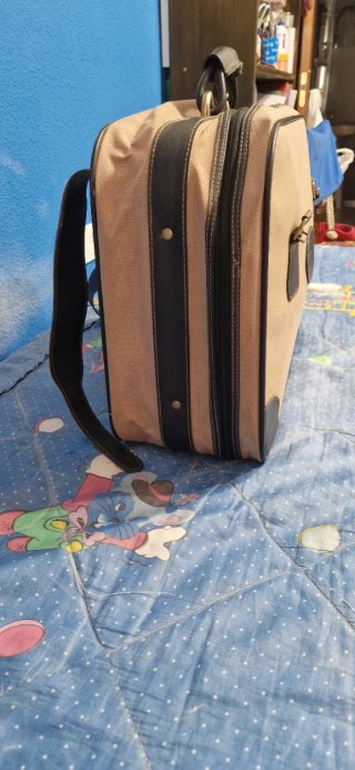 Maleta vintage Cortefiel beige y marrón