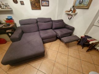 Divano angolare con chaise longue grigio