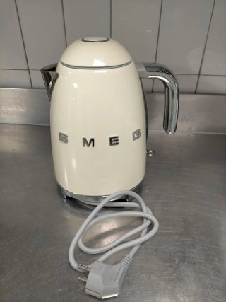 Hervidor Smeg KLF03CREW Crema