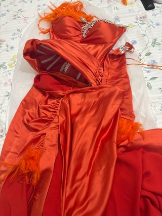 Conjunto falda y top naranja con pedrería