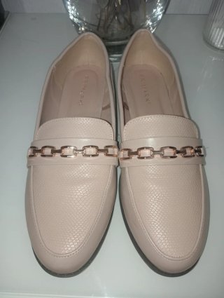 Mocasines beige con cadena Primark
