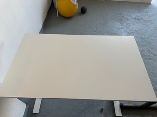 Escritorio Elevable IKEA RELATERA 117x60cm