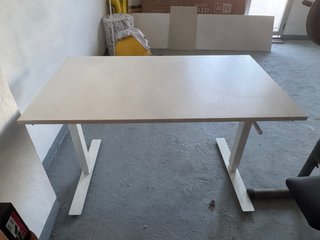 Escritorio Elevable IKEA RELATERA 117x60cm