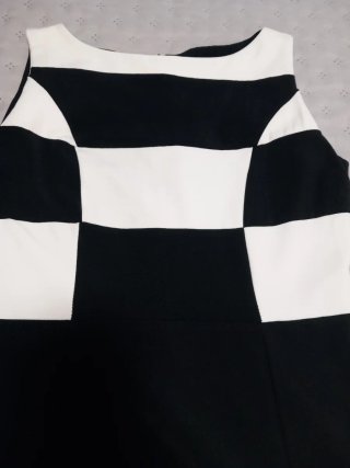 Vestido corto Rinascimento blanco y negro.Talla M