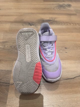 Zapatillas baloncesto niña moradas, talla 34.