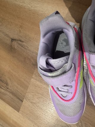 Zapatillas baloncesto niña moradas, talla 34.