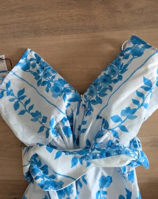 Vestido Zara floral azul y blanco Talla M