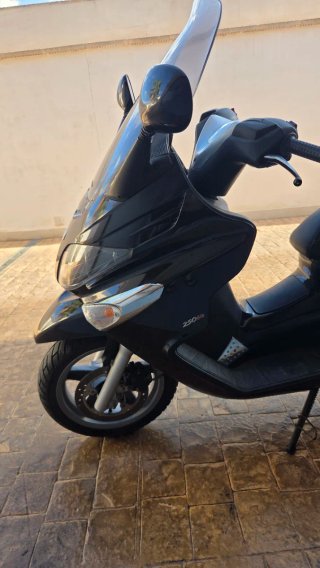 Piaggio X-Evo 250 Gris