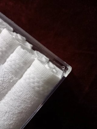 Mini asciugamani con contenitore acrilico