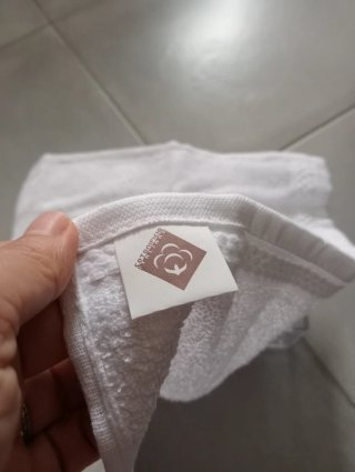 Mini asciugamani con contenitore acrilico